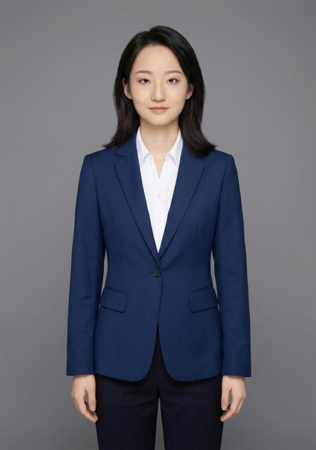 请生成一张职业照，要求脸部还原度高，不假，背景为灰色，站姿。预览效果