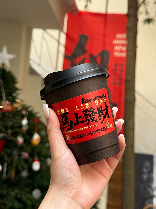 图一杯子上的贴纸去掉 换成图二的贴纸