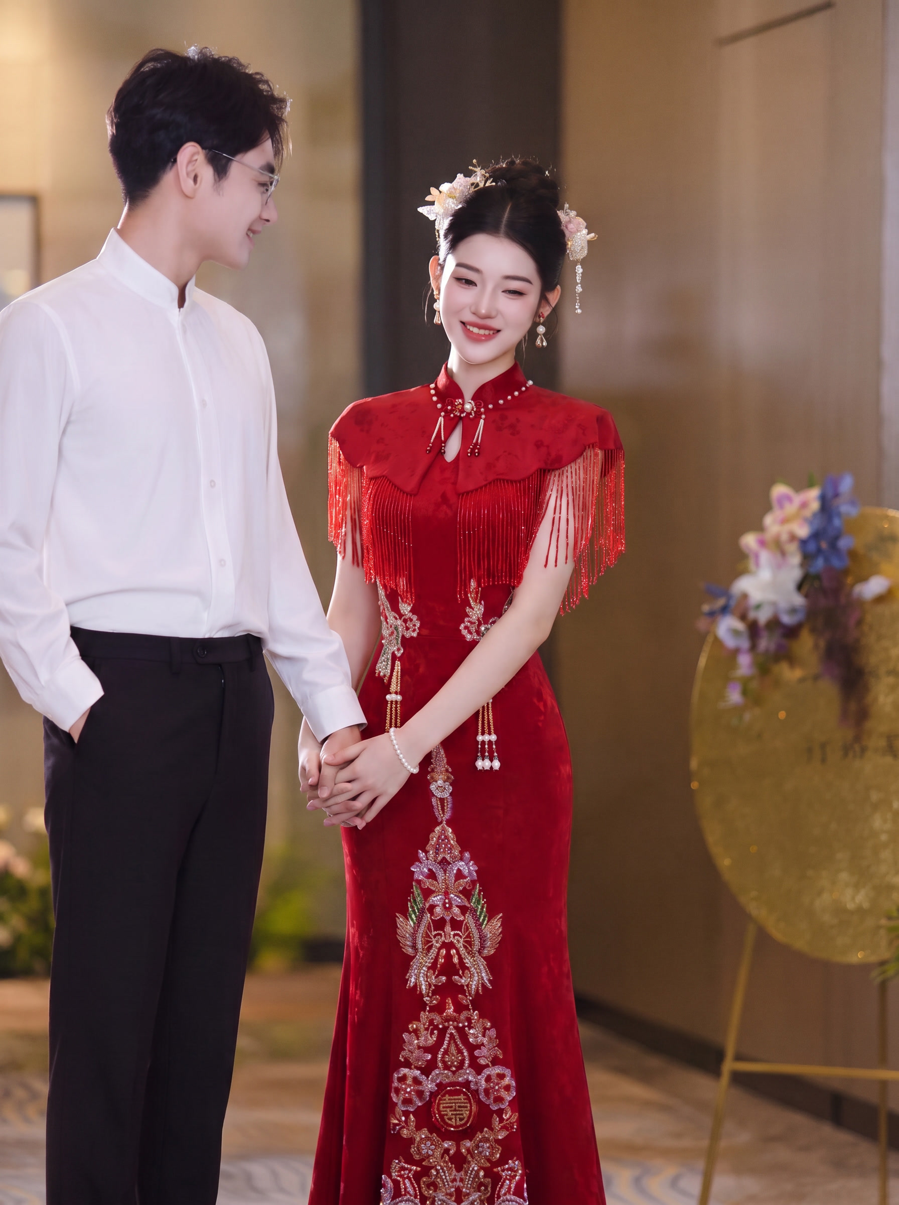 【主体保护指令】请保持参考图1中的【前景模特与服装整体】一致，… - 图片创意预览