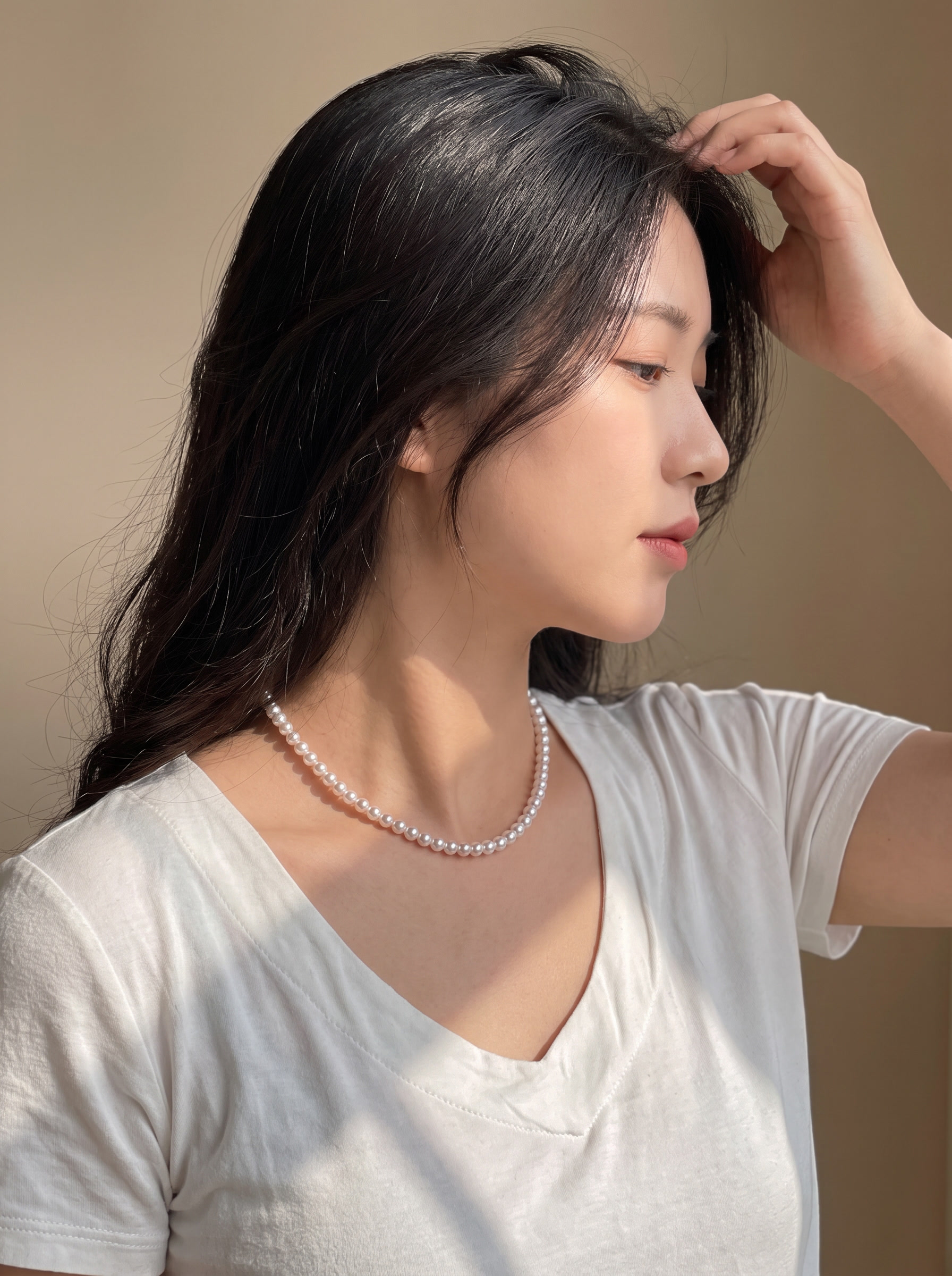 【主体保护指令】请保持参考图 1 中的【同一模特、同一服装、同… - 图片创意预览
