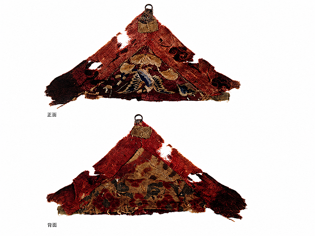 参考原图，重新生成这两块古代织物残片（正面和背面），保持原有造型、纹样色彩风格，优化画质清晰度