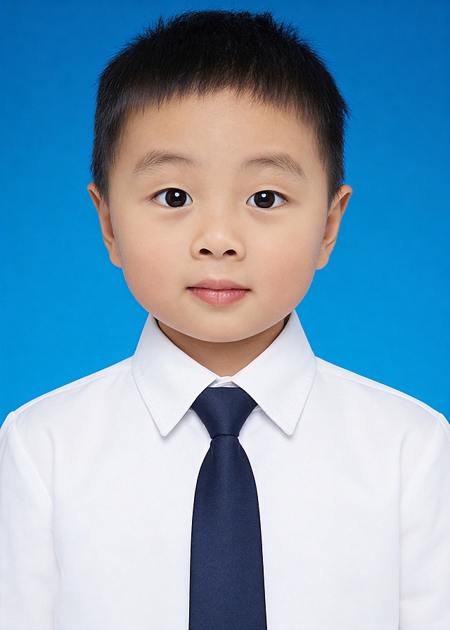 生成标准样式的儿童证件照:参考第一张图保留人物脸型､年龄､发型特征;参考第二张图的人物占位和比例;标准焦段50mm,纯正面胸像,提亮肤色,均匀肤色,唇色自然提亮;头部发型完整,肤色白皙细腻,纯正面,头顶至上边缘有5%的距离,入境范围头部至胸部以上区域;人物居中,头顶距上边缘约10%,下巴距下边缘约30%,肩部平展,人物占比约画面的70%;均匀柔光,面部明亮无硬影,背景均匀提亮,画质清晰,零噪点降噪;表情自然,嘴角微微上扬,面部清晰(脸部无遮挡);去除人物之外的所有元素,身穿学院风白色翻领衬衫(高支棉面料,哑光质感);搭配深蓝色纯色领带,款式经典正式,高饱和纯蓝色纯色背景｡(呈现均匀柔和质感),肤质呈现匀净哑光质感(自然白皙);重点提亮;无色润唇(半哑光质地);背景光线均匀,明暗过渡柔和,强化色彩对比的高级感｡极简干净,严格按照第一张图内容生成｡
