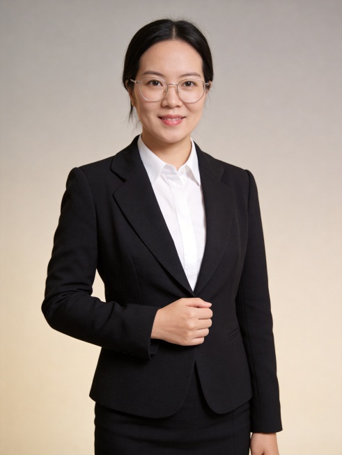 参考图中保留人物脸型、发型、年龄等特征生成企业金融职场形象照,标准焦段50mm,f/4光圈(f/2.8-f/4区间),平视视角(镜头与人物视线齐平);人物占画面70%,人物居中(居中构图),位于画面中预览效果