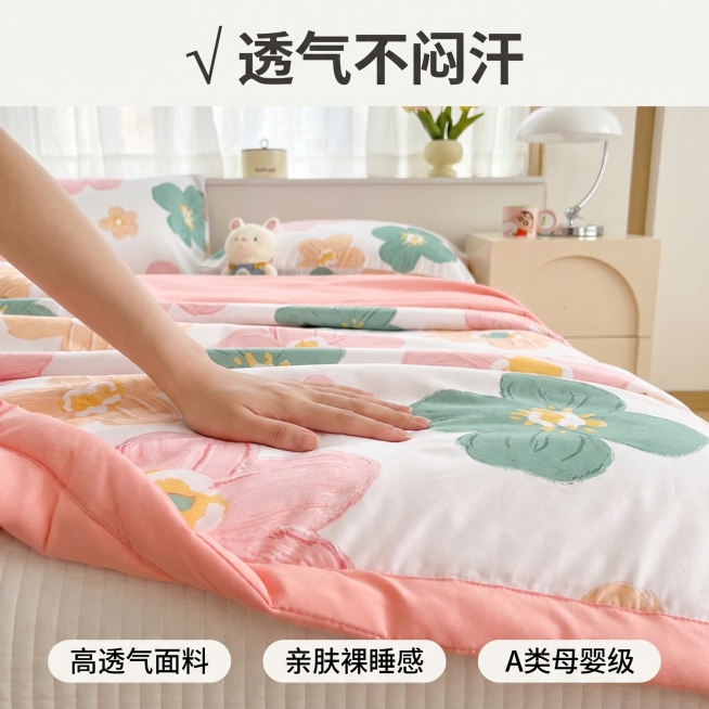 [主图 2] 夏凉被透气不闷汗功能体验展示
[氛围/风格] 清新自然，温馨舒适，保持和主图1一致的卧室场景和光源方向
[画面元素] 商业摄影质感、光线柔和通透、产品清晰真实、画面干净高级。保留原产品白预览效果