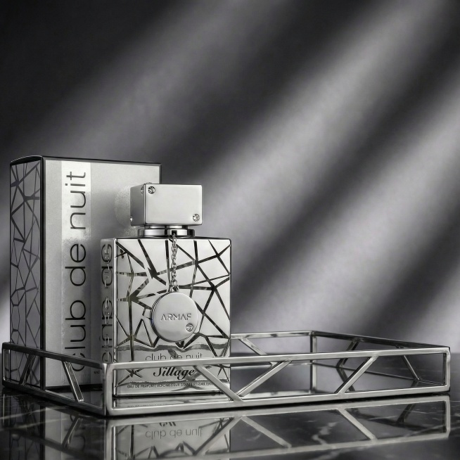 以这是tiktok的主图，你在以这张为模型做出八张副图，不要合并预览效果