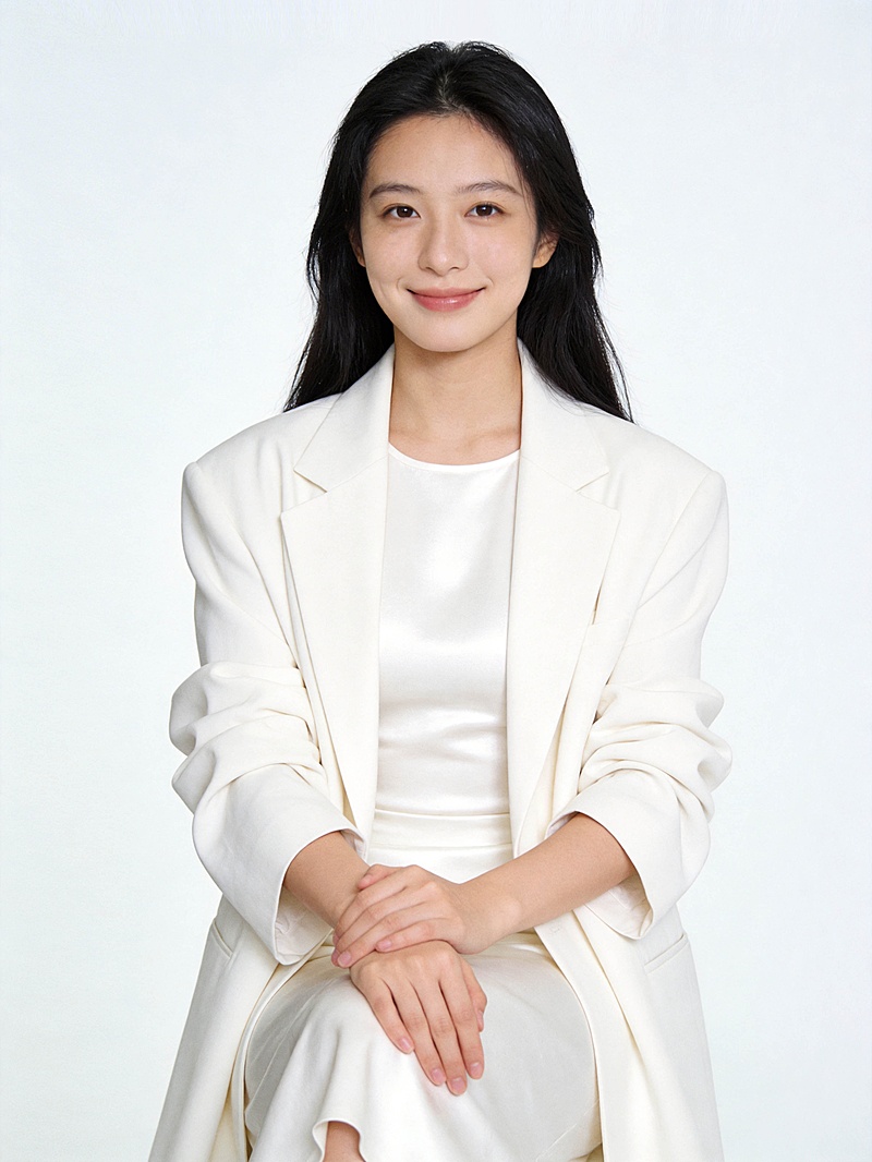 医美顾问温柔珍珠白女性职业形象照