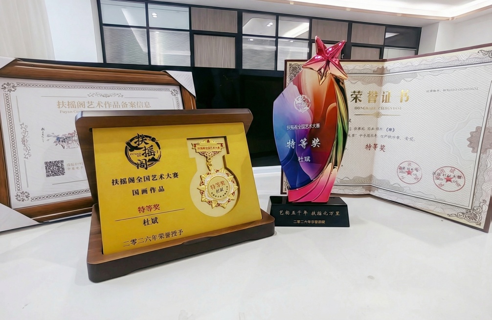桌上污渍去掉 然后适当美颜增亮之类的好看些 所有字迹不能变预览效果