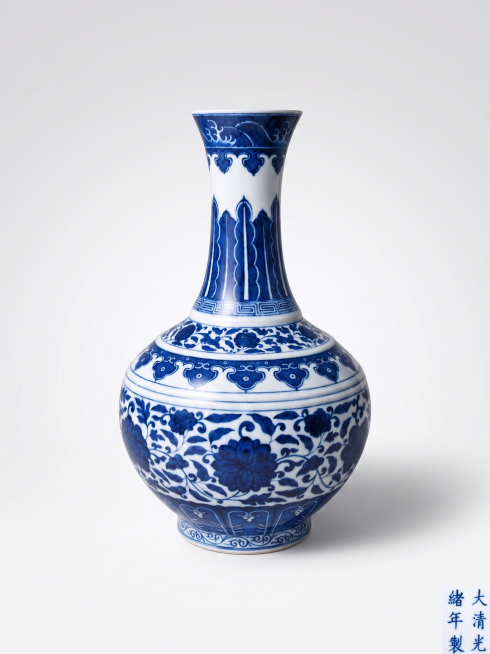 「将产品进行商业级精修，去除瑕疵、划痕，光影立体感强烈，材质明暗关系强烈，提升整体质感和高级感，整体亮度提高。」预览效果