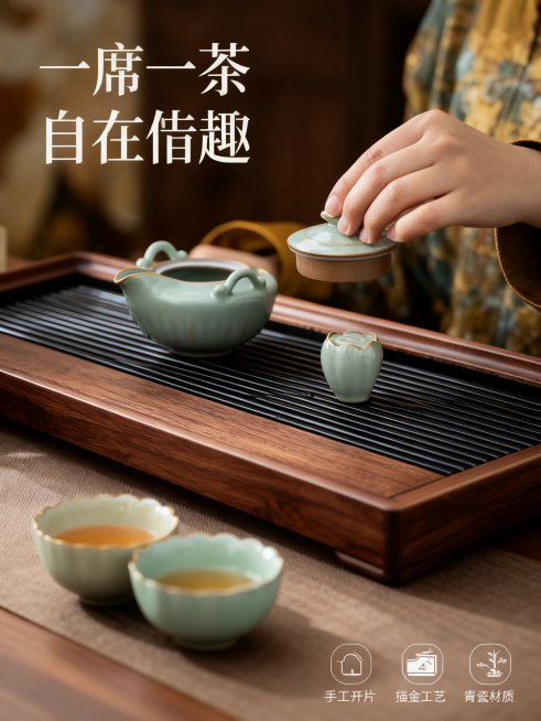 [第6屏] 整体场景体验展示整套茶具布置在茶台的使用氛围，本屏使用图片5作为主体。[氛围/风格] 雅致禅意茶席氛围，新中式实景，富有生活气息。[元素布局] 茶台整体场景占满画面，产品位于中下区域，前景预览效果