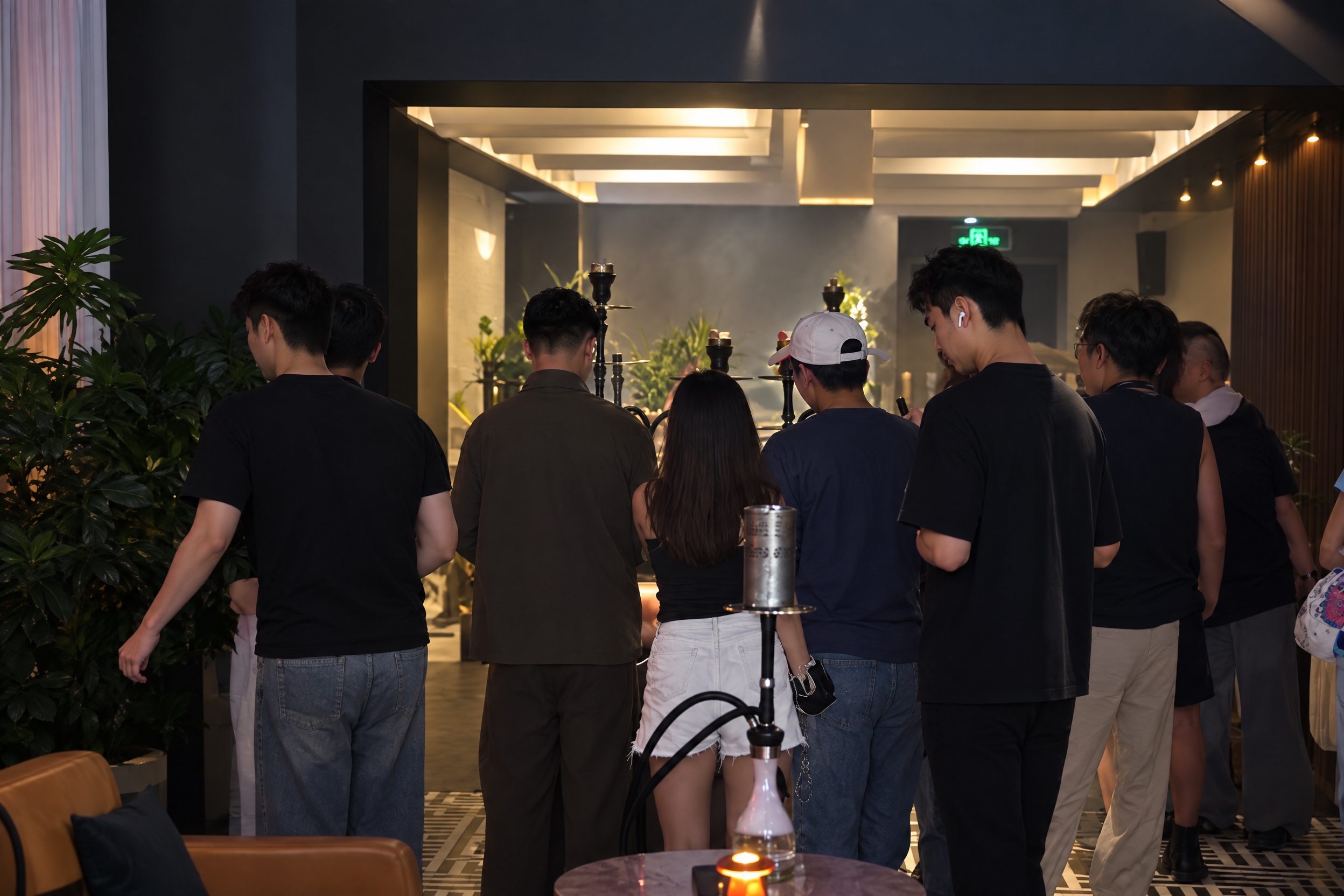 提升整体画质，去除噪点，增强精修质感，保留真实自然的写实质感，… - 图片创意预览