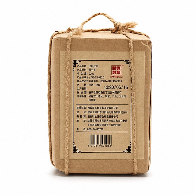 产品精修, 产品置于纯白背景上, 专业商业棚拍光, 5500K标准中性白光, 轮廓光, 体积光, 曝光正确, 强烈真实立体感, 标准透视校正, 正常透视焦段, 保持同类机位, 接地处保留干净浅淡的自然接触阴影, 严禁大片投影、脏灰阴影和悬浮感, 主体居中, 商品完整入画不裁切, 商品外轮廓视觉体量约画面60%-80%, 四边均匀留白约10%-20%, 严禁满幅铺满与贴边顶满, 极致超清画质, 细节清晰锐利, 商业级实拍质感, 保留原图真实材质与结构细节, 明显提升商品表面洁净度, 清理灰尘、污渍、指纹、油污、胶痕和霉点, 让表面从脏旧发闷变为干净可售卖状态, 修复边缘毛糙、锯齿、断边、毛丝和抠图感，边缘自然清晰过渡, 基于原图材质恢复纹理、颗粒、光泽和工艺细节, 避免糊成塑料感, 清除底纹、杂色背景, 锁定原图商品颜色, 颜色以输入图为唯一参考, 分段部件颜色边界按原图锁定, 还原真实物理色彩, 消除灰暗感和偏色, 锁定原图商品轮廓、件数、部件位置、连接关系、标签文字和可见功能细节，只做精修不重绘结构, 牛皮纸包装区域: 哑光/半哑光牛皮纸质感, 柔和漫反射, 低高光, 纸质纹理自然清晰, 麻绳捆扎区域: 布艺/纺织质感自然, 织纹方向清晰, 纤维层次真实, 正视图, 比例1:1