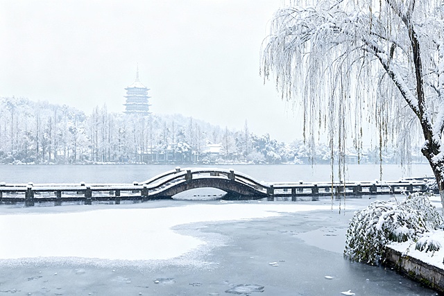 生成杭州西湖雪景