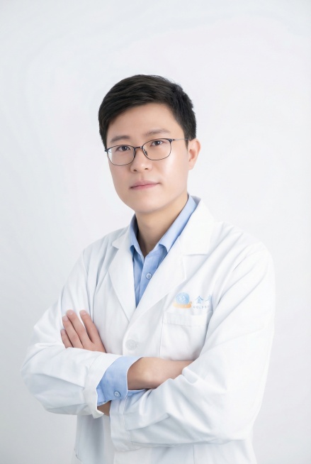皮肤美白一点，形成一张更加专业感的形象照预览效果
