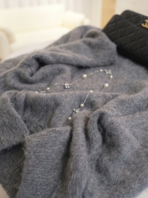 出一个3:4的这件衣服的褶皱料子细节图预览效果