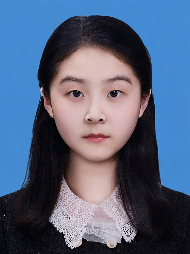 将这张照片修改为标准蓝色背景证件照，保留人物原有发型、脸型、服装特征，保持人物主体居中，生成专业标准的二寸证件照，背景为标准蓝色#438EDB