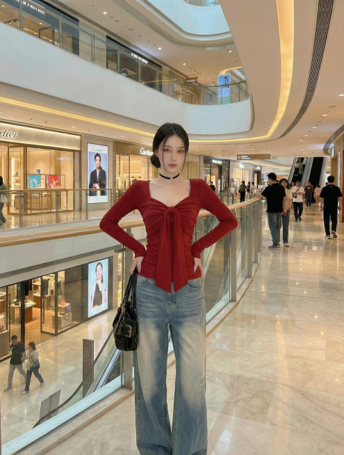 「图片1」保持人物细节不变，更换几组不同姿势，分别生成几张不同图片预览效果