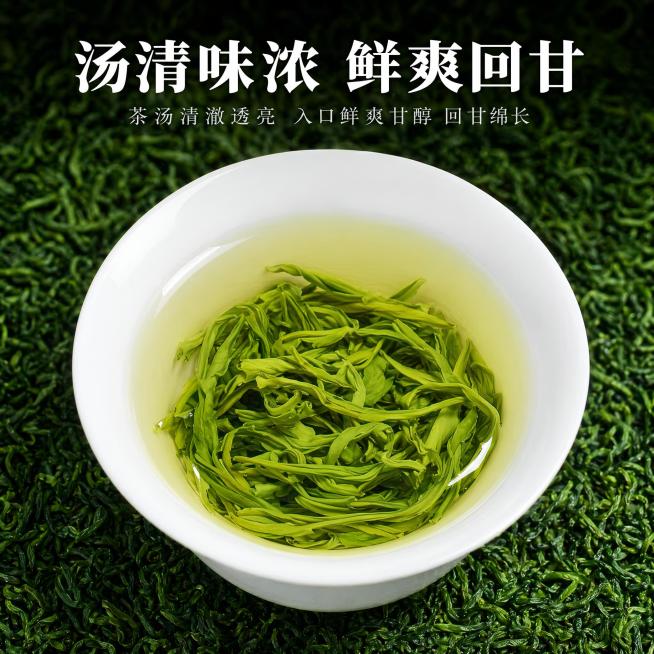 [主图-5] 碧螺春茶汤展示，突出鲜爽回甘；[氛围风格] 干净通透，突出茶汤清澈品质；[画质] 商业摄影质感、光线柔和通透、产品清晰真实、画面干净高级；保持碗中叶底颜色形态与原图一致，杜绝变形色差，精预览效果