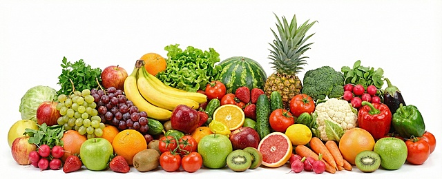 多种新鲜水果蔬菜混合摆放，色彩丰富，高清写实风格，和参考图类型风格一致