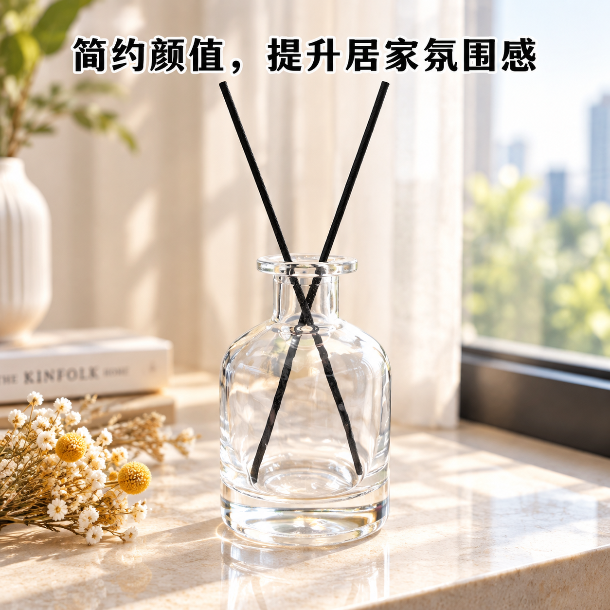 电商商品主图，960×960，圆肚透明香薰玻璃瓶，瓶内插两根黑… - 图片创意预览