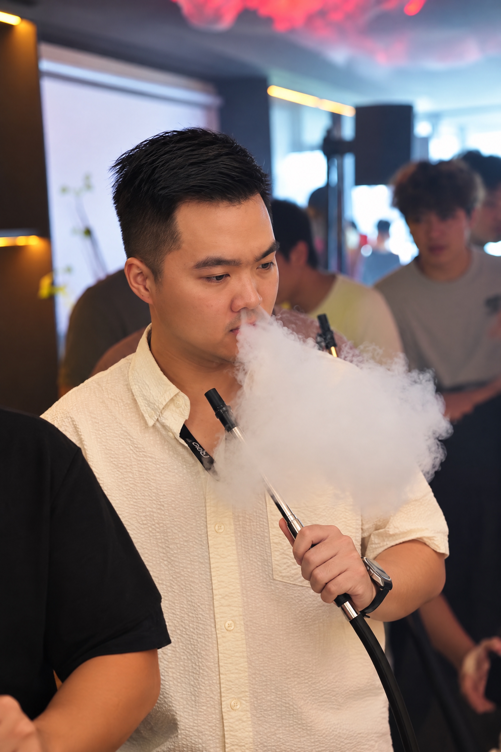 提升整体画质，去除噪点，增强精修质感，保留真实自然的写实质感，… - 图片创意预览