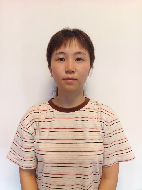 帮我把人物的刘海缩短一点不要遮住人物眉毛预览效果