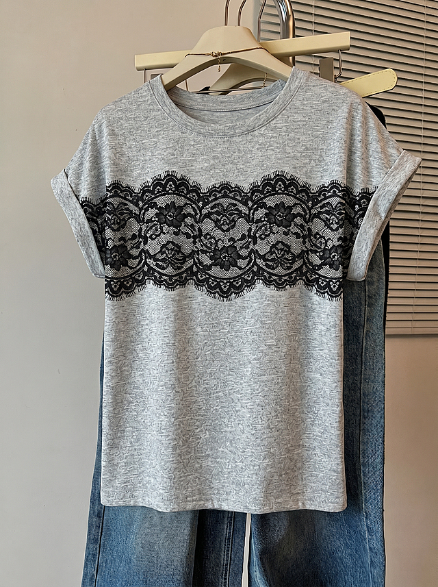 将白色衣服的颜色改成浅花灰色，完全参考image6的浅花灰色面料纹理调整颜色和材质，保持黑色蕾丝图案完全不变