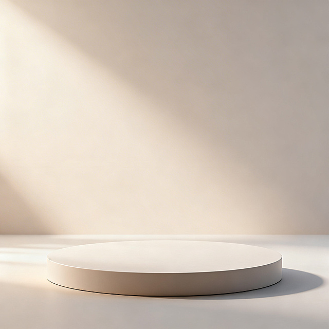 现代简约风格电商产品展台背景，干净简约的空展台，适合展示商品，柔和光影，极简设计，浅色系渐变背景，高级感，商业摄影风格
