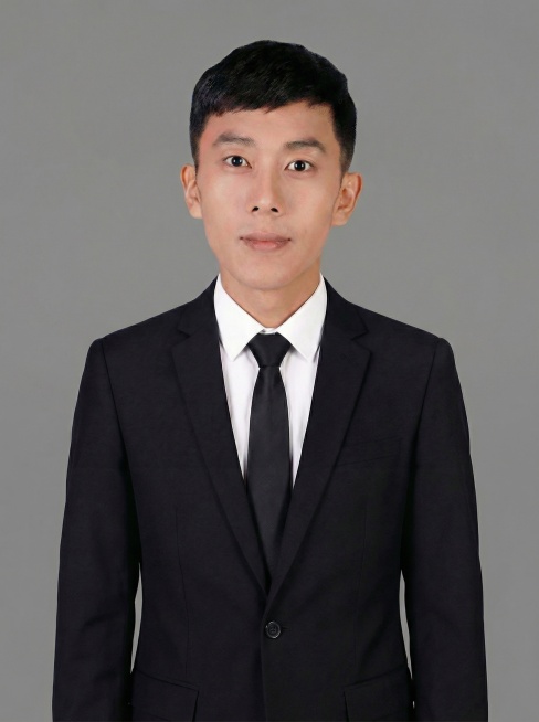 人物缩小生成腰部以上的半身像，需要完整显示两边肩膀，预览效果