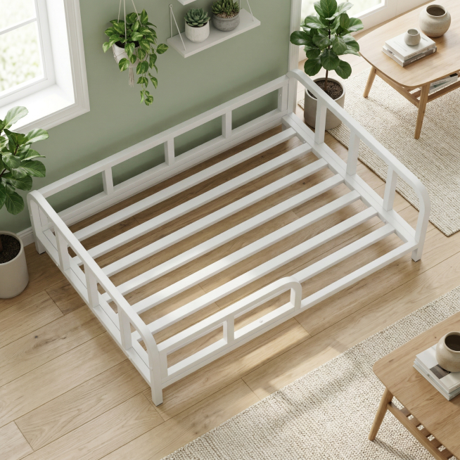 将狗床改为白色铁艺材质，放置在清新绿色调温馨家居场景中，保持狗床产品框架结构完全不变，不改变产品主体，床上不添加任何垫子或物品，突出产品主体，整体清新自然温馨，柔和自然光，搭配绿植装饰，不改变框架结构预览效果