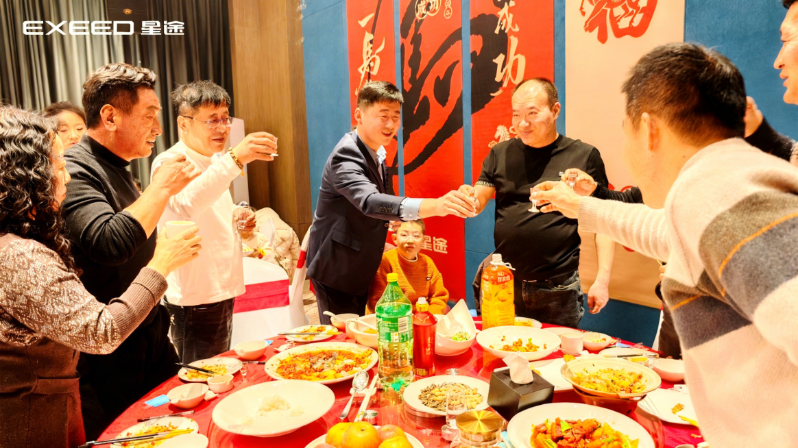 移除图片右下角的白色水印文字，保持原图所有元素、构图、色调不变，完成水印去除修复预览效果