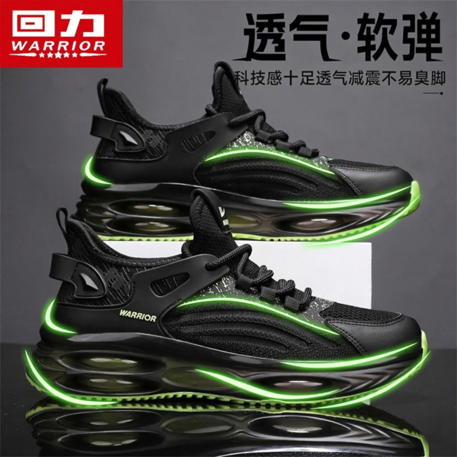 终极要求，100%匹配：
1. 构图：保留图2原始构图，两只鞋子，前后摆放，白色方块展示台，灰色背景，左上角红色回力logo，右上角文字全部原封不动。
2. 鞋子：两只鞋子全部替换为图1的款式，每只鞋预览效果