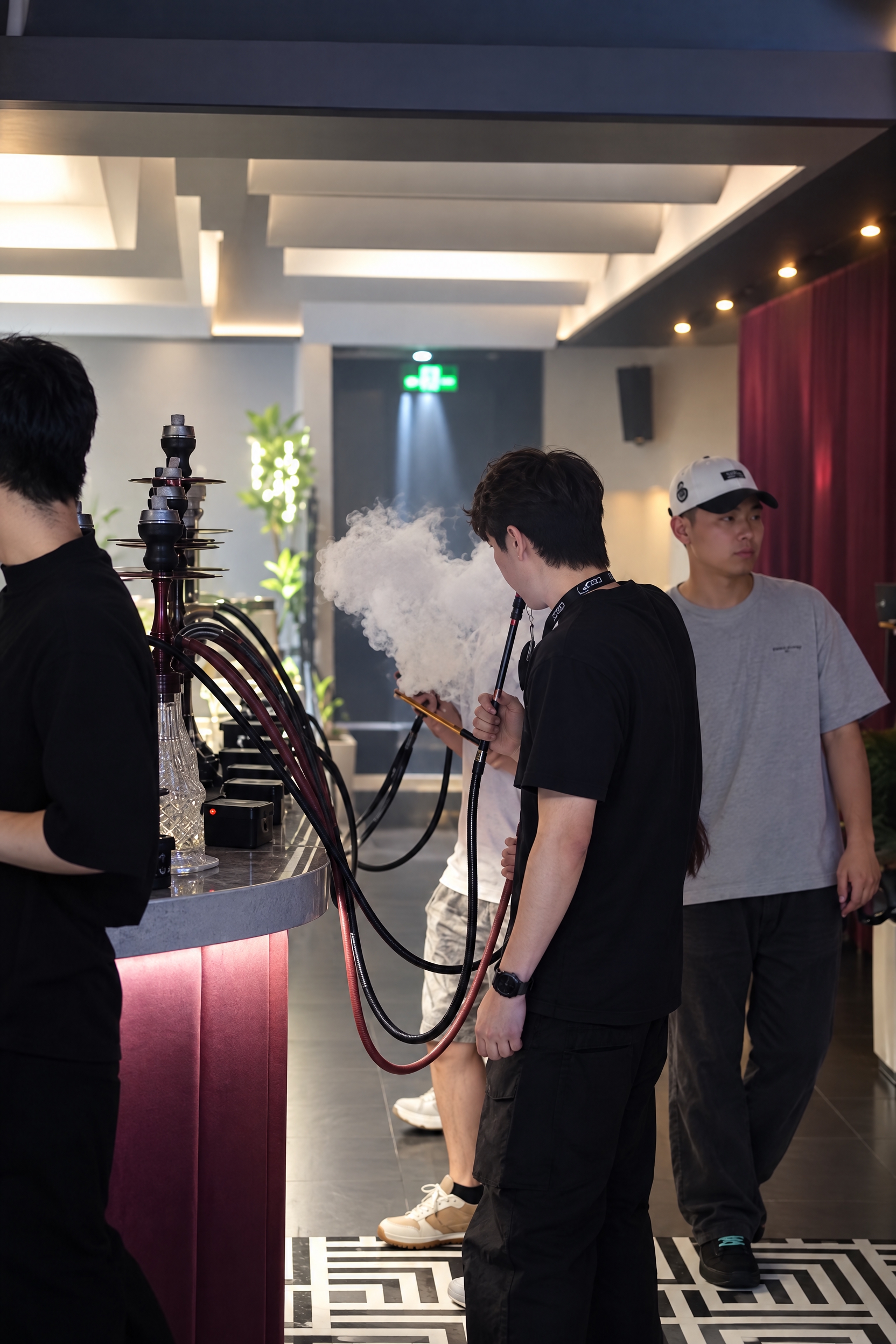 提升整体画质，去除噪点，增强精修质感，保留真实自然的写实质感，… - 图片创意预览
