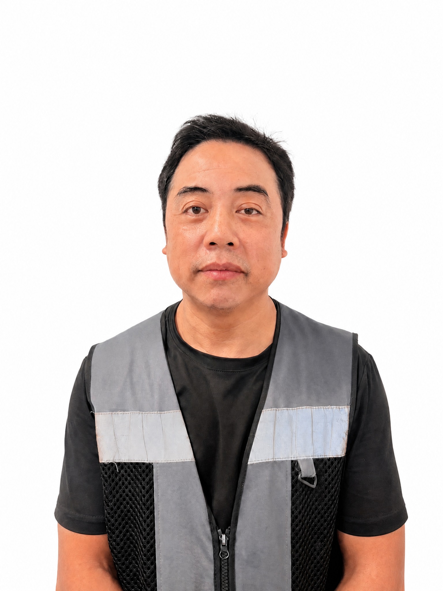 将背景替换为纯白色，保持人物和服装完全不变，边缘自然过渡，画质… - 图片创意预览