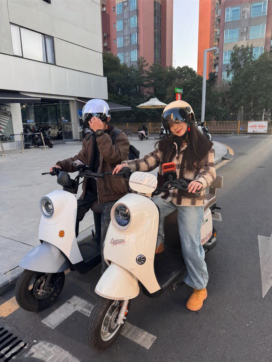 去除图片上方的蓝色背景白色文字“信用0押金 旅游说走就走”，以… - 图片创意预览