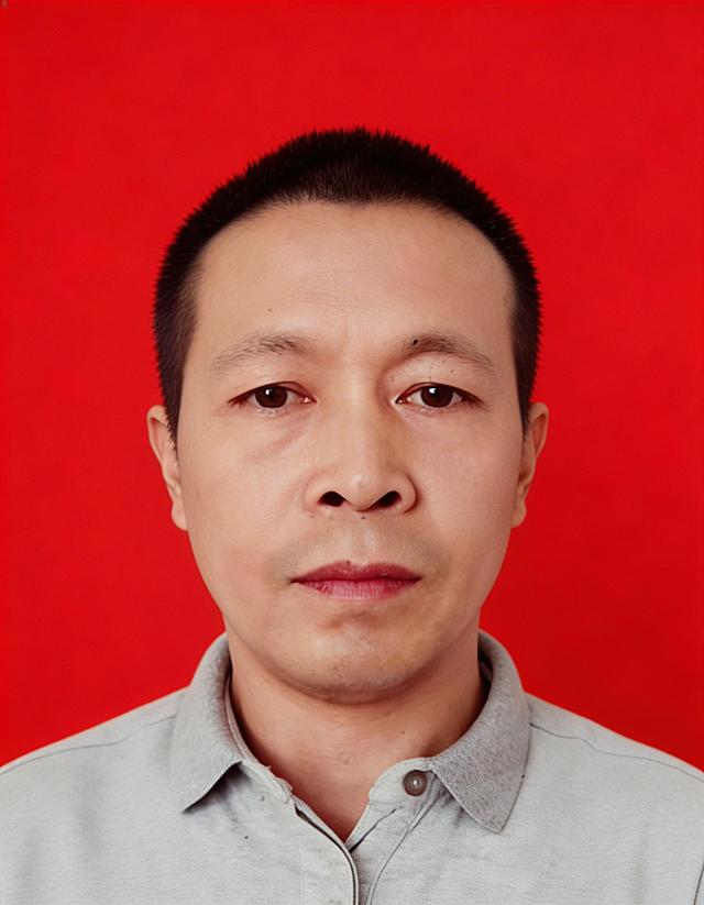 将背景替换为红色纯色背景，按照5寸标准照片比例裁切，修复照片破损处，保持人物高清