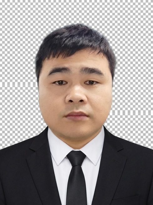 生成2寸证件照，透明背景，稍微美化并保持五官，穿黑色西装白色衬衫打领带，肩膀需要完整露出，人物需要胸口以上比例协调。预览效果