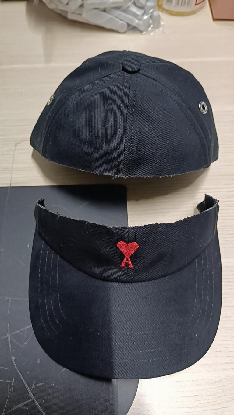 A black six-panel baseball cap… - 图片创意预览