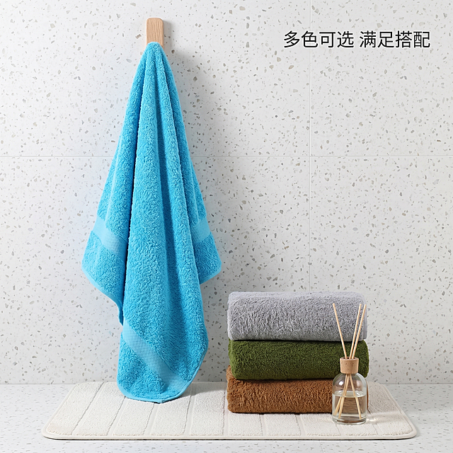 [主图-4] 多色毛巾浴室展示场景；氛围风格：简约Ins风，温馨卫浴氛围；画质：商业摄影质感，光线柔和通透，产品清晰真实；元素：保持原有毛巾的毛圈细节和每个颜色完全不变，杜绝任何变形和色差，精细化处理产品。将蓝色大浴巾展开挂在原木浴室挂钩上，下方叠放整齐的四条彩色毛巾，放置在白色防滑浴室地垫上，背景是干净的水磨石瓷砖墙面，旁边摆放一个透明玻璃香薰瓶，产品组合主体居中，商品主体占比约65%，画面满屏无边框；光影：浴室柔和漫射自然光，均匀明亮，突出毛圈柔软质感；配色：白色和浅灰水磨石背景，搭配原木色，干净高级；视角构图：平视，景深适中；文字版式：右上角文字"多色可选 满足搭配"，简洁小字，不遮挡主体；比例分辨率：1:1比例，2K分辨率，文字清晰可辨，超高清；负向提示词：变形，水印，文字错乱，产品图模糊，背景杂乱，改变毛巾原有颜色，模糊毛圈细节。