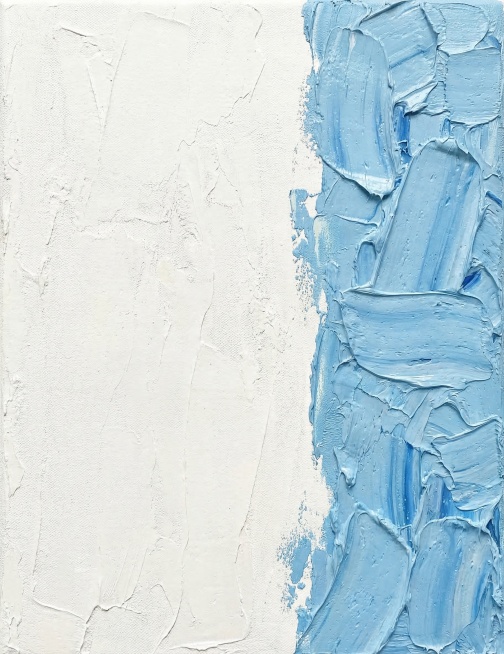 生成一张类似参考图风格的背景图，右侧是厚涂油画质感的浅蓝色颜料笔触，左侧大面积为浅白色留白，整体为简约抽象油画风格，保留厚重颜料的肌理感预览效果