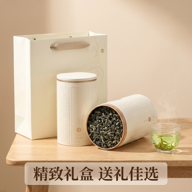 [新主图 3] 碧螺春礼盒送礼属性展示
[氛围风格] 简约高级国风，和参考图风格光影统一
[画质] 商业摄影质感、光线柔和通透、产品清晰真实、画面干净高级
[元素] 展示双罐礼盒搭配手提袋完整套装，礼预览效果