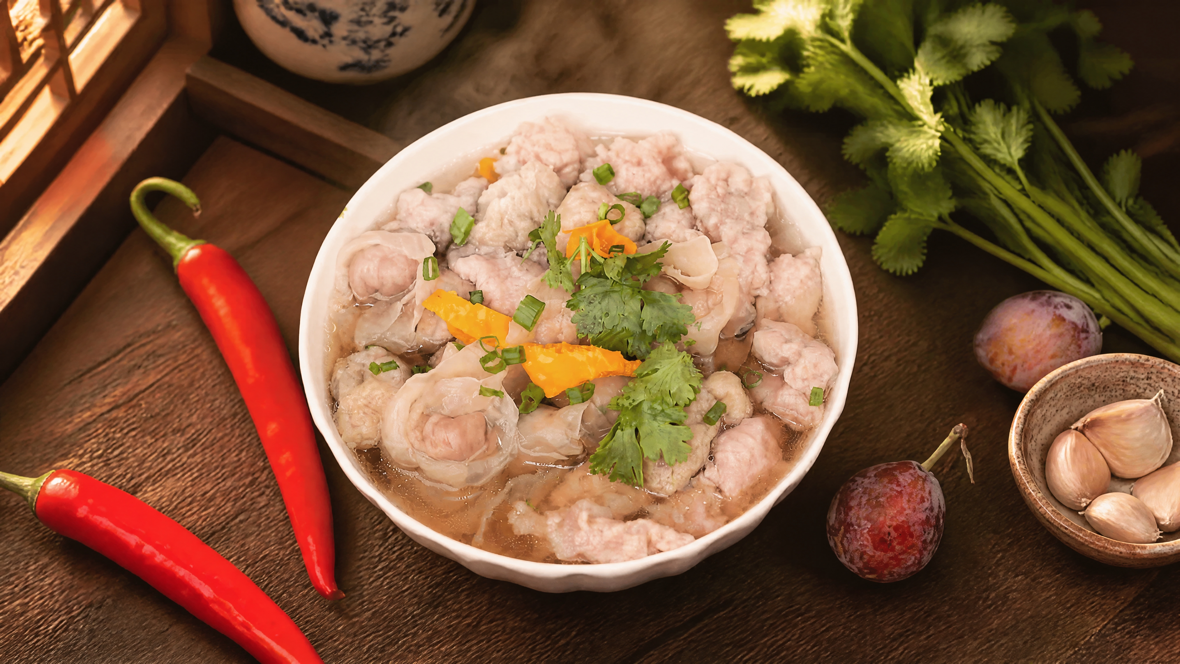 肉片肉燕汤碗严格参照上传产品图，完整保留碗的造型、汤品、肉片、… - 图片创意预览