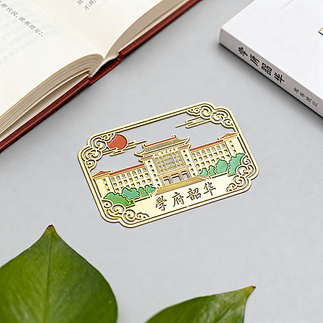 电商商品主图，俯视平铺构图，学府韶华校园文创金属镂空书签，精致国风纹样，校园教学楼古风插画雕刻，莫兰迪浅灰文艺底色，柔和自然光，极简留白，校园青春氛围感，超高清 8K，细节锐利，质感细腻
