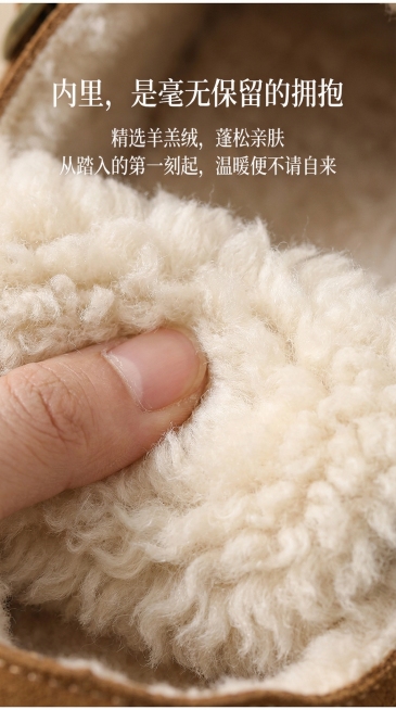 图： 超近距离特写羊羔绒内里，甚至可以展示一枚手指轻轻按压陷入绒毛的互动感，突出其柔软、丰盈、蓬松。

文案： “内里，是毫无保留的拥抱/精选羊羔绒，蓬松亲肤/从踏入的第一刻起，温暖便不请自来”

目预览效果