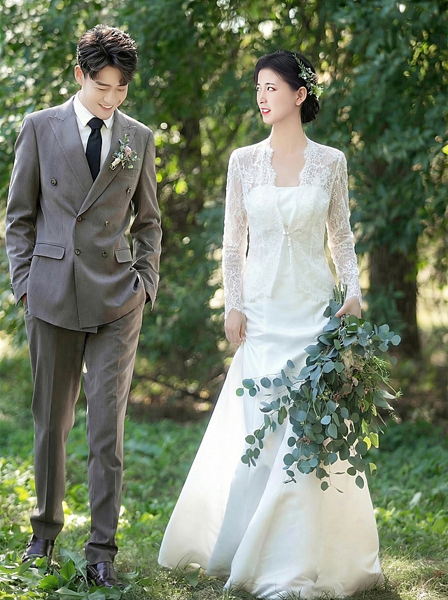 给女生穿件白色外套