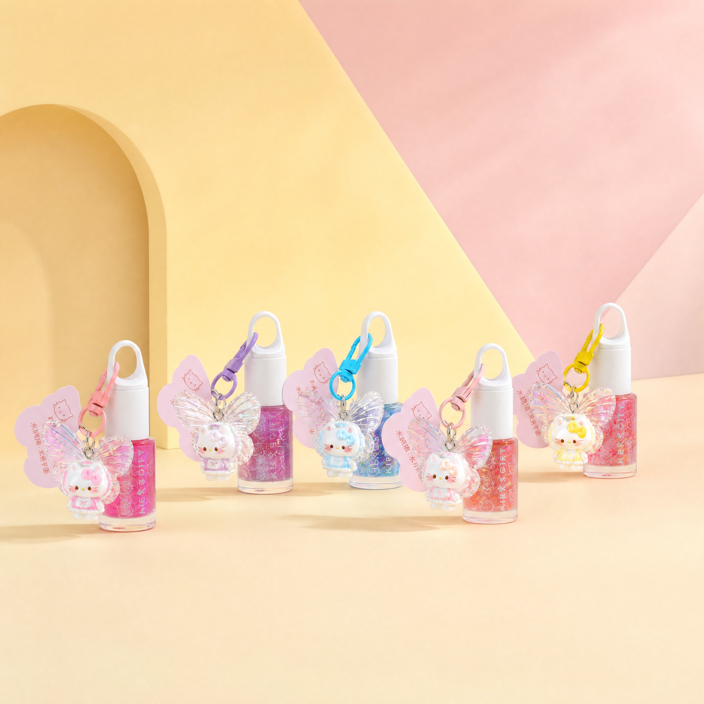 图生图：保留图中全部6瓶带Hello Kitty挂件的儿童指甲… - 图片创意预览