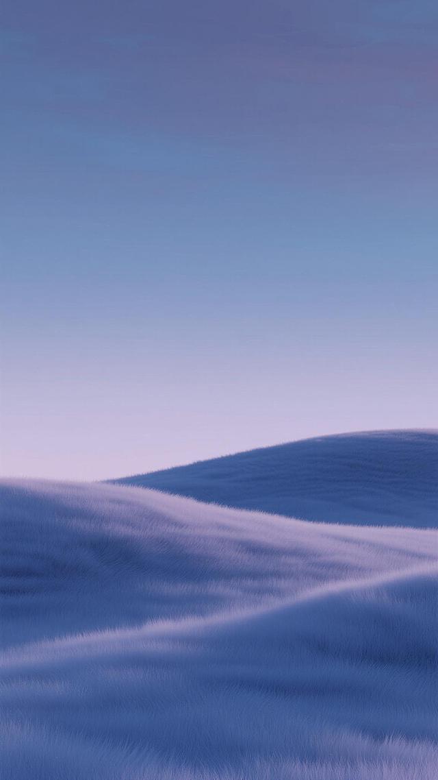 柔和渐变的蓝紫色背景，底部是细腻柔软的蓝紫色毛绒质感，呈现出自然的波浪起伏形态，整体光影柔和，色调统一，营造出宁静梦幻的氛围，画面简洁干净，无任何文字和图案元素。