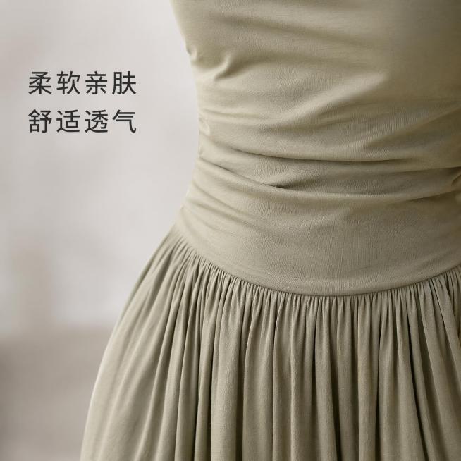 [主图-4] 卡其绿色连衣裙面料细节局部特写
[氛围风格] 高级质感，细节特写，柔和商业摄影
[画质] 商业摄影质感、光线柔和通透、产品清晰真实、画面干净高级
[元素] 局部放大展示连衣裙腰部褶皱和面预览效果