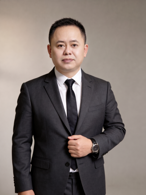 其他不变，脸部加些美颜，脸要白一点，祛一下颈纹预览效果
