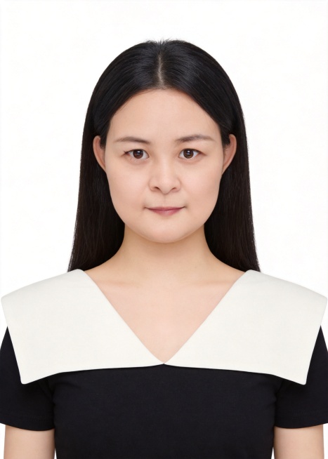 保留第一张图中人物发型､脸型､年龄特征生成标准样式纯正面证件照;人物主体严格居中,头部大小与位置严格对齐第二张图,双肩水平平衡,面部中轴线对齐画面中心,正视前方;标准证件照构图,人物绝对居中;头顶上方预览效果