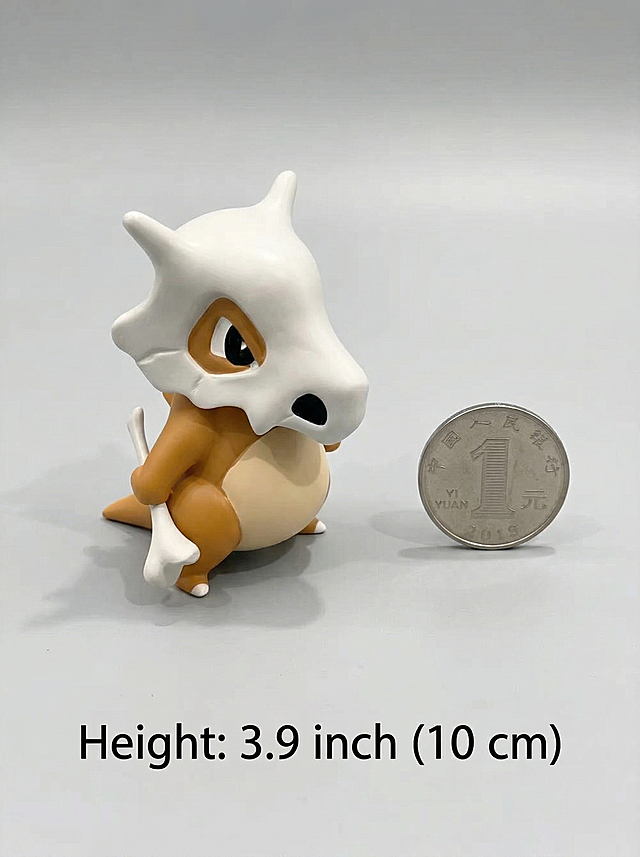 第五张主图：尺寸展示，可爱手办放置在简约浅灰色背景上，手办旁放置一枚一元硬币作为尺寸参照，清晰标注产品尺寸 "Height: 3.9 inch (10 cm)"。文字为黑色无衬线字体，位于画面底部，不遮挡产品主体。整体风格简洁清晰，让买家直观了解产品大小。手办外观保持与原图100%一致。符合亚马逊跨境电商规范。